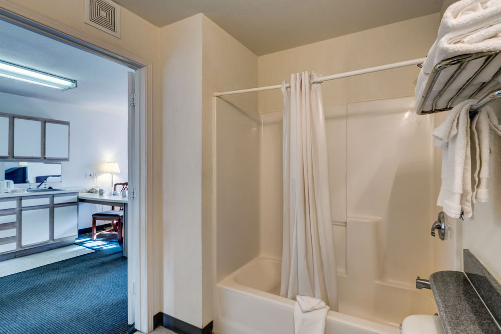 Intown Suites Extended Stay Select Denver - Aurora South Room photo