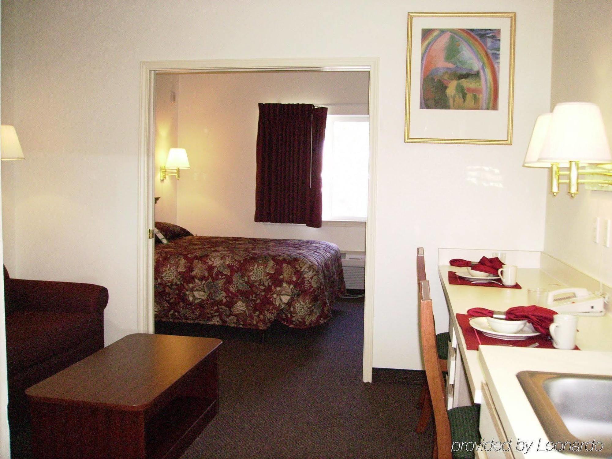 Intown Suites Extended Stay Select Denver - Aurora South Room photo